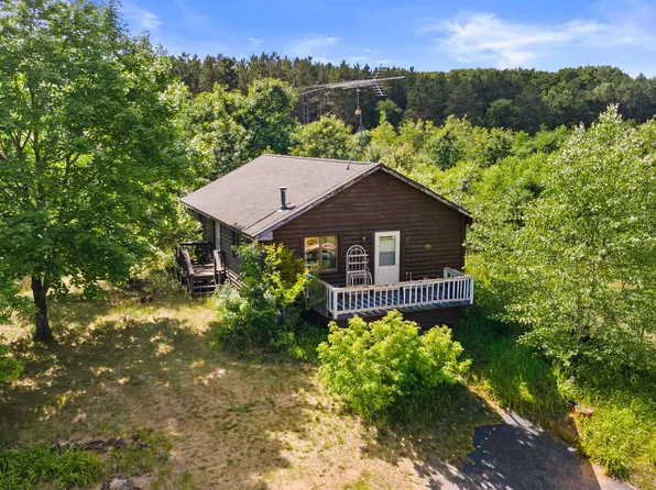 W12226 Bow String Dr, Hancock, WI 54943