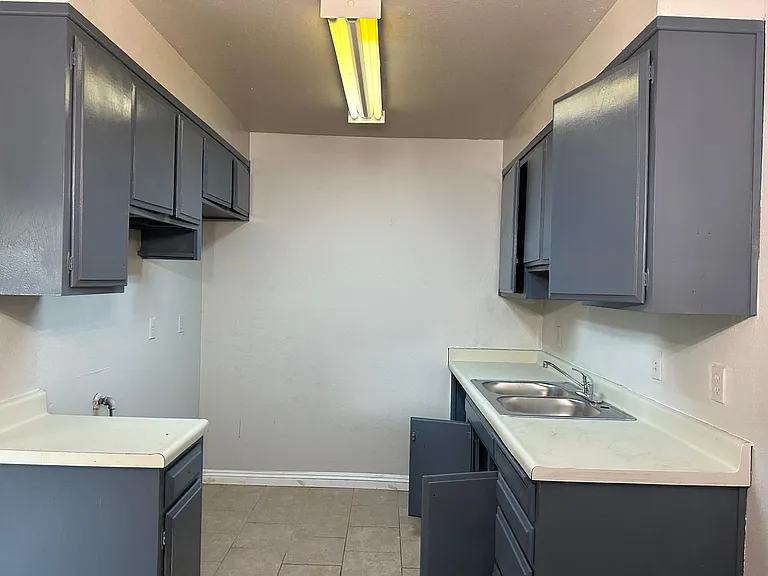 919 Bell St #C & D — Photo 8
