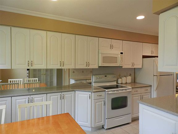 2nd image of 67 Olde Crane Ct