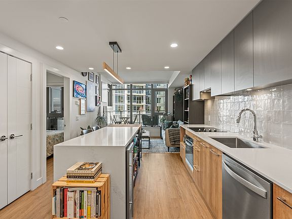 3rd image of 3699 Capozzi Rd #601