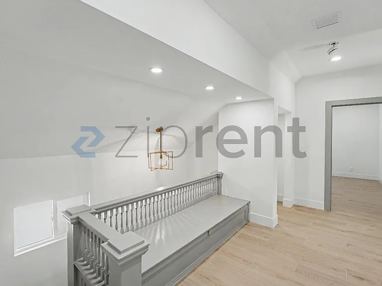 1676 W 24th St — Photo 24
