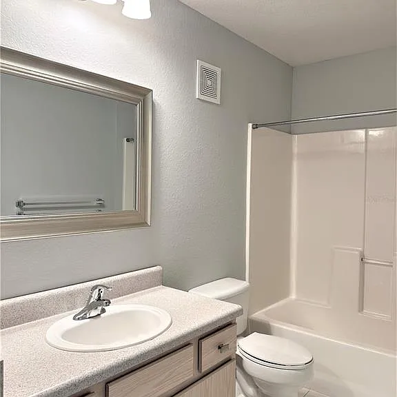 5475 Vineland Rd #8304 — Photo 31