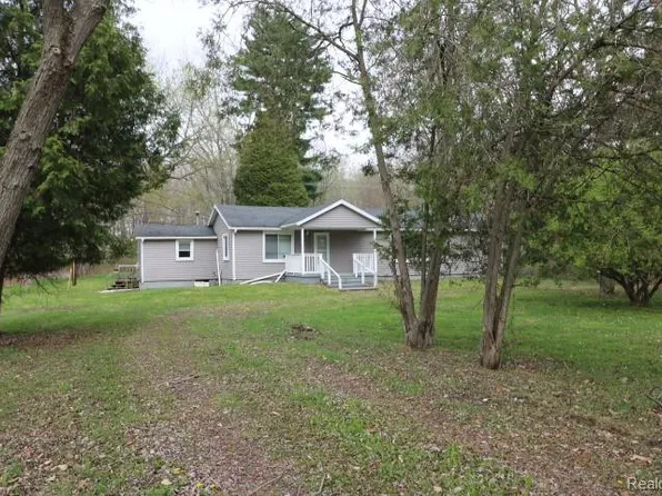 3809 State Rd, Fort Gratiot, MI 48059