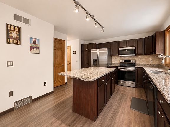 4th image of 213 Yarrow Hill Dr