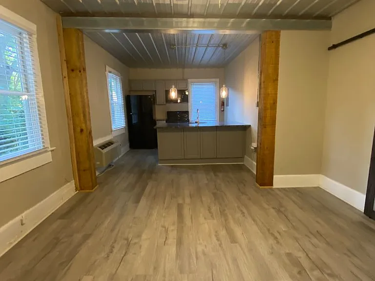 323 The Plaza — Photo 2