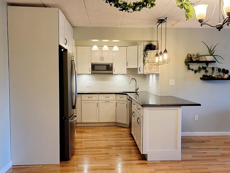 180 Green St #204 — Photo 18