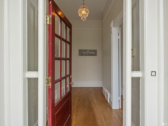 2nd image of 262 Collingwood St