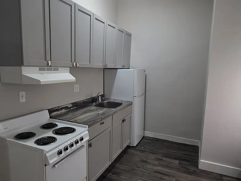 7th Place Apartments — Photo 22