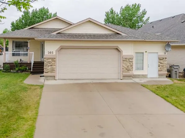 203 S Pinnacle Way, Grande Prairie, AB T8W 2S9