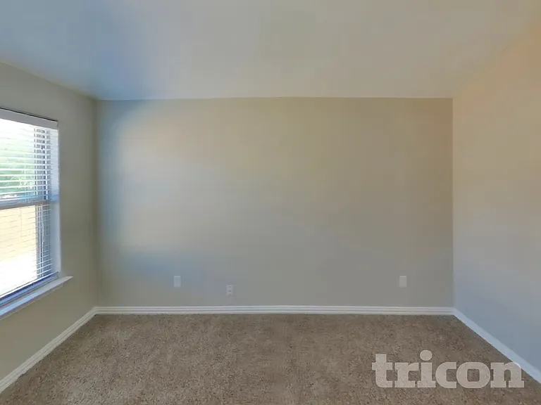 429 Park Meadows Dr — Photo 5