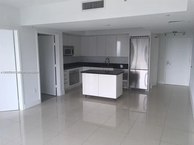 92 SW 3rd St #3404 — Photo 6