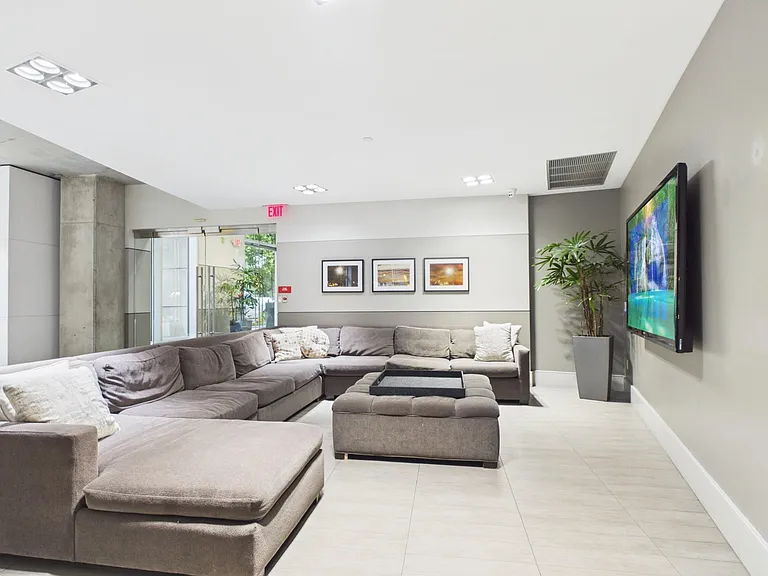 1901 Post Oak Blvd #OAK-2402 — Photo 31