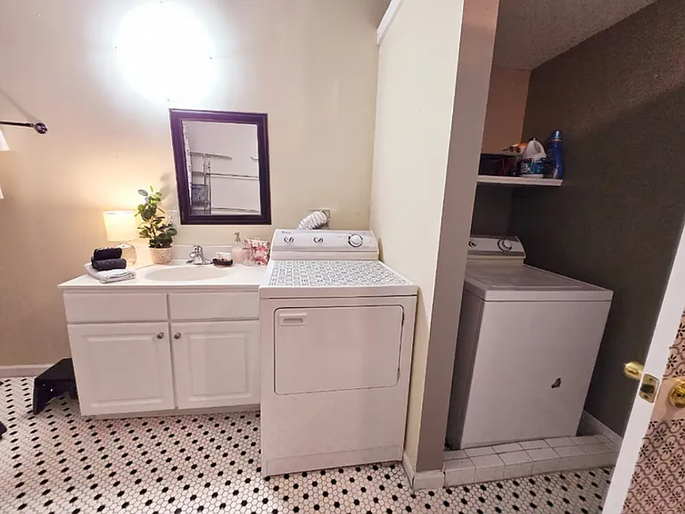 1009 Jefferson St #B1 — Photo 10