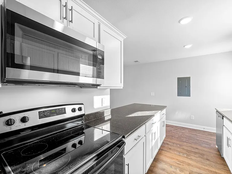 919 Martin St #E — Photo 11