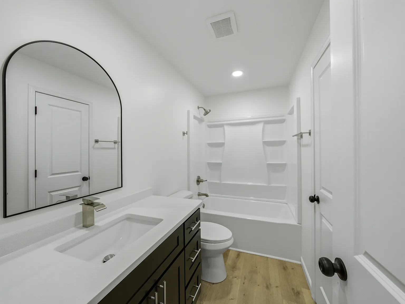 3 bed, 2.5 bath, 1900 sqft, $2,900 — Photo 2