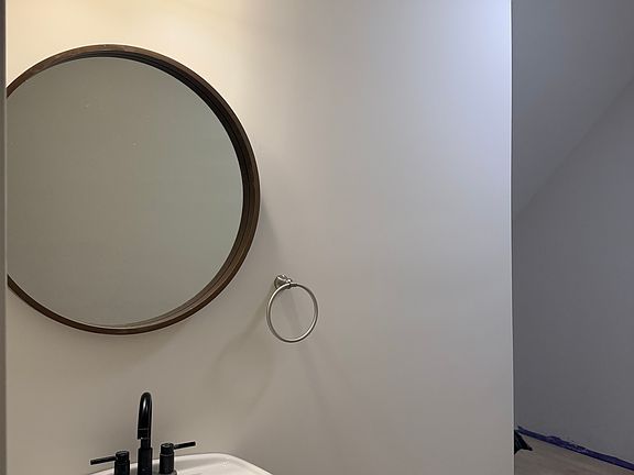 3rd image of 105 Chicago Rd #2A