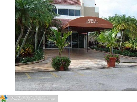 1st image of 140 Lakeview Dr APT 210