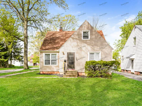 1008 Woodview Rd, Cleveland Heights, OH 44121