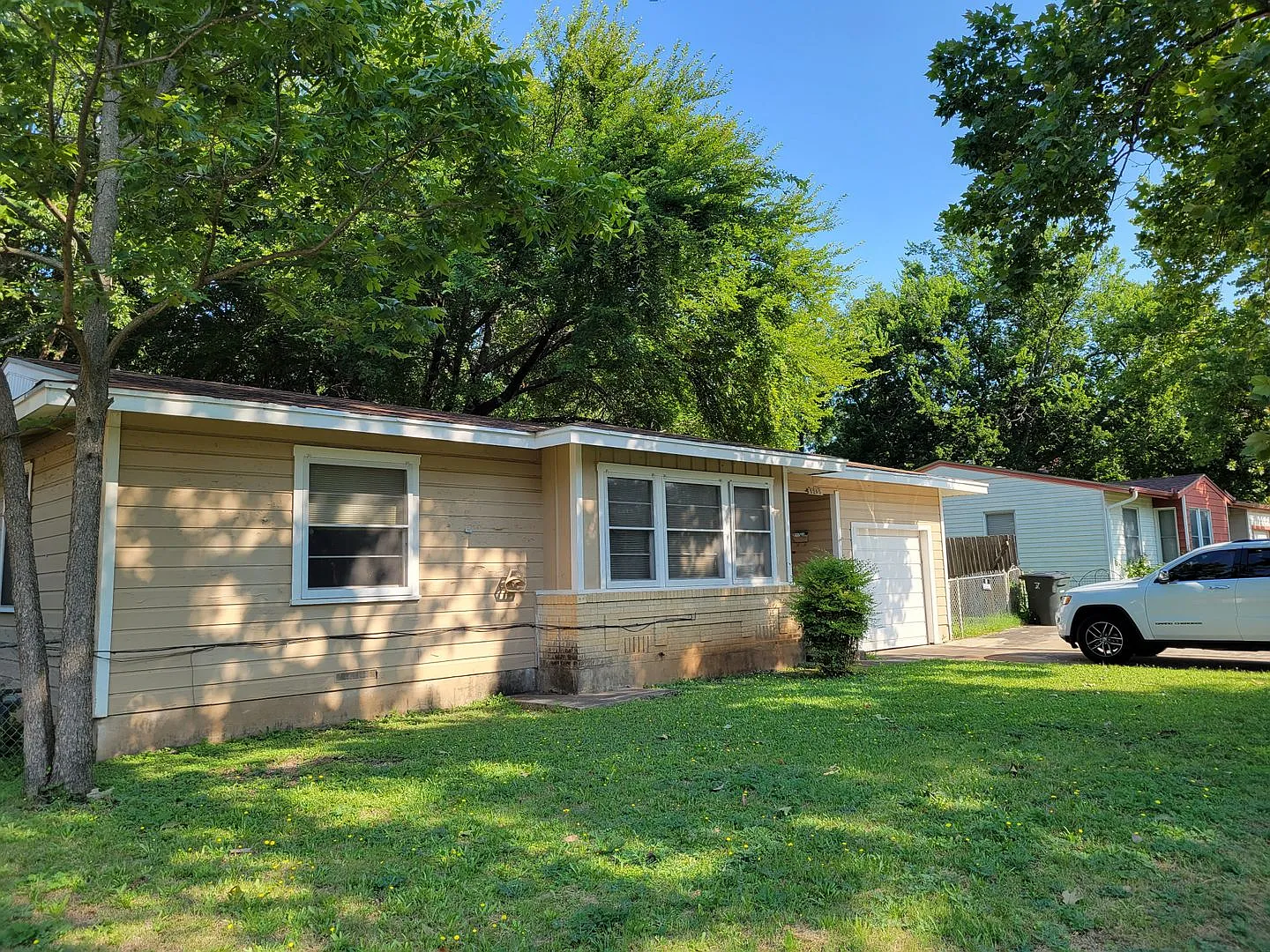 1205 Smith Dr. — Photo 2