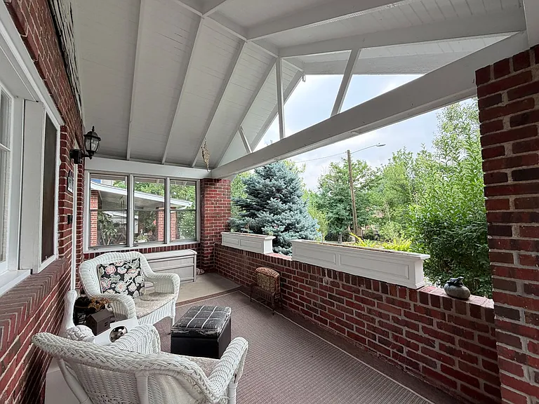 631 Jackson St — Photo 26
