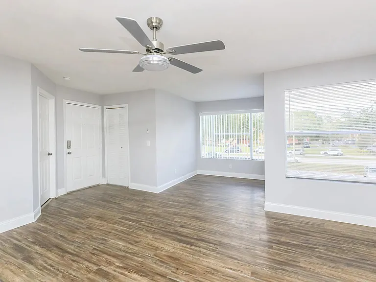 Walden Palms Apartments — Photo 20