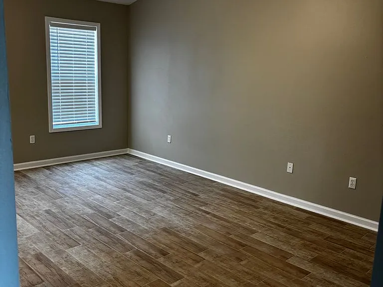 1604 Latourette Ln — Photo 11