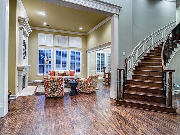 3rd image of 707 Malton Ln