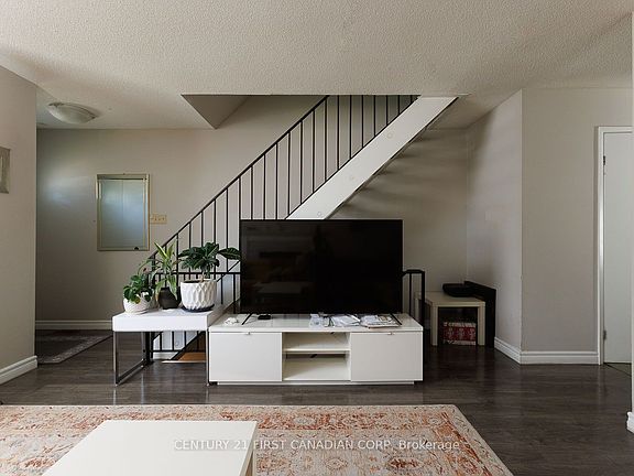 3rd image of 70 Fiddlers Green Rd #122