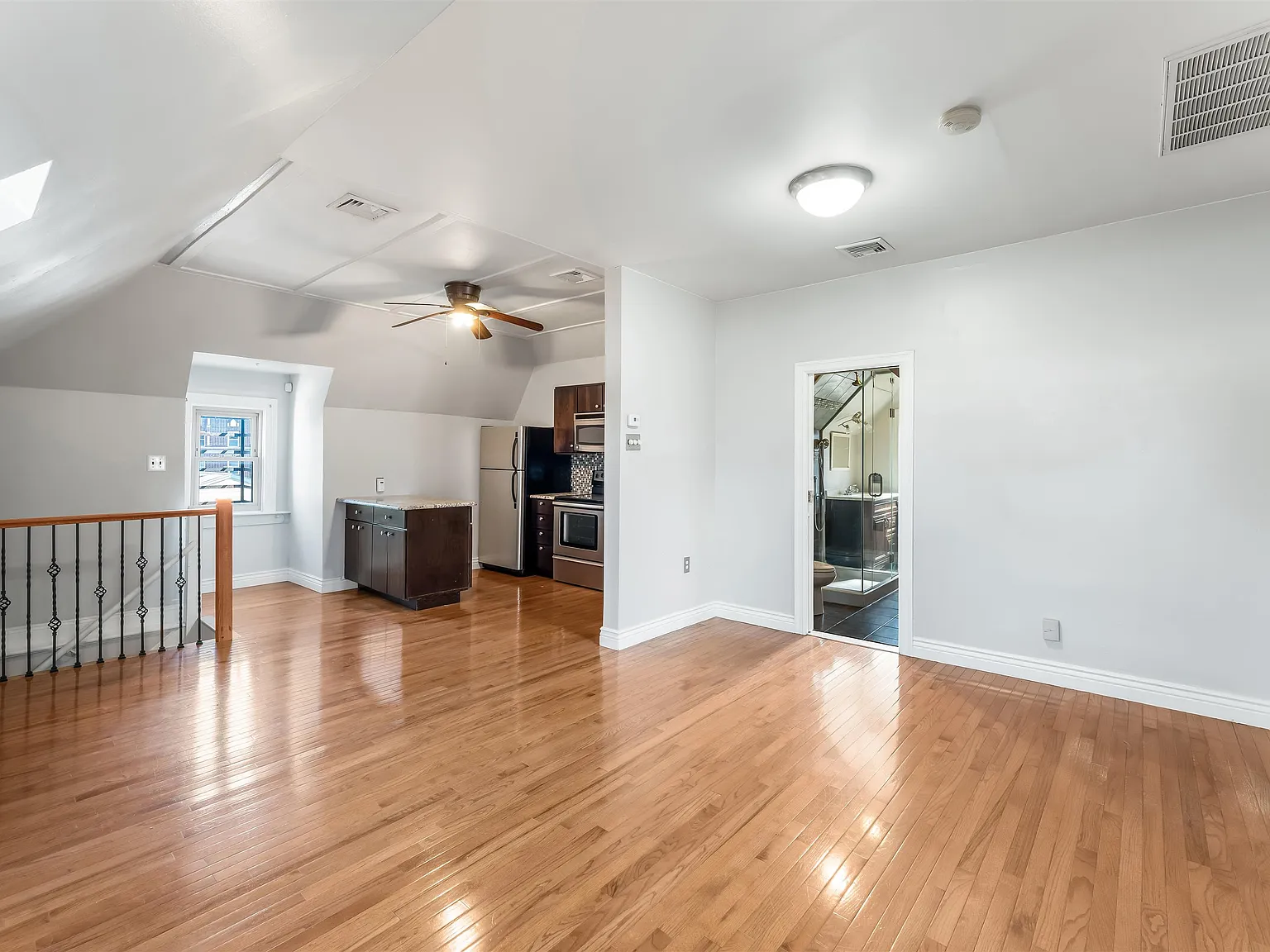 1 bed, 1.0 bath, 600 sqft, $2,300 — Photo 2