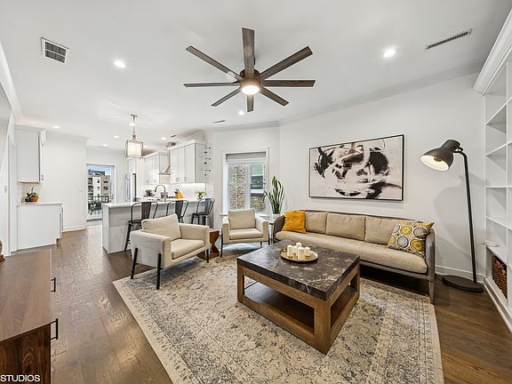 4th image of 2515 W Gunnison St #3