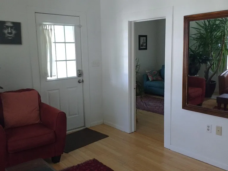 814 W Howe St — Photo 2