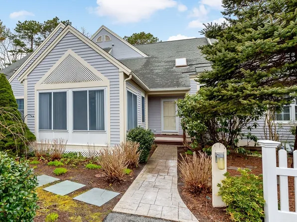 4 Gold Leaf Ln Unit 4, Mashpee, MA 02649