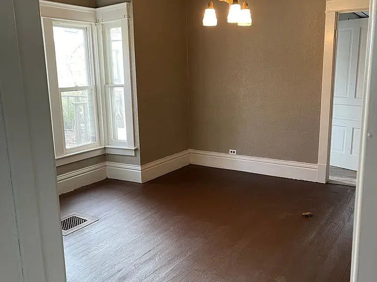 1135 Rainbow Dr — Photo 3