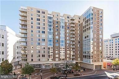 1st image of 930 Wayne Ave APT 1401