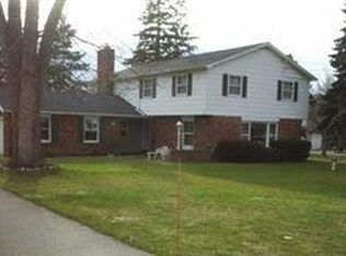 5176 Bay View Rd, Hamburg, NY 14075