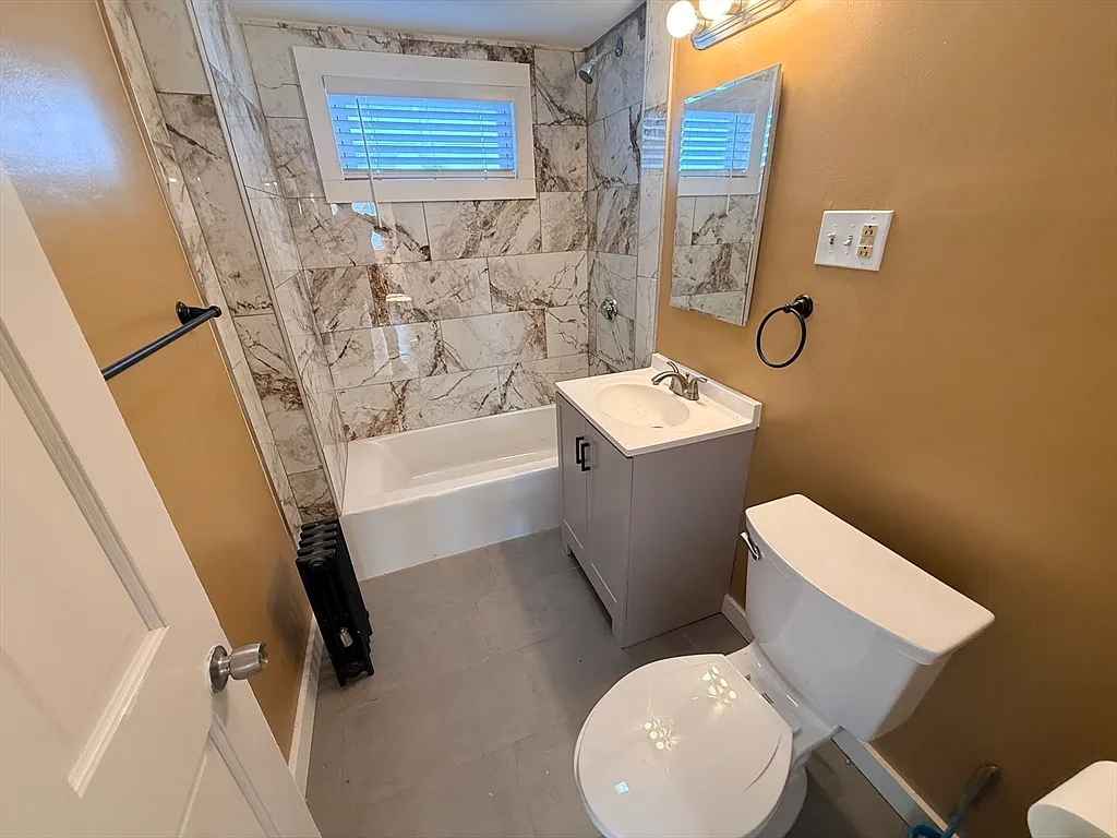 3 bed, 1.0 bath, 1200 sqft, $3,200 — Photo 3