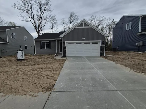 1100 Cedarwood Dr, Greenville, MI 48838
