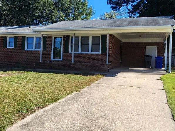701 Freda Ct, Spring Lake, NC 28390
