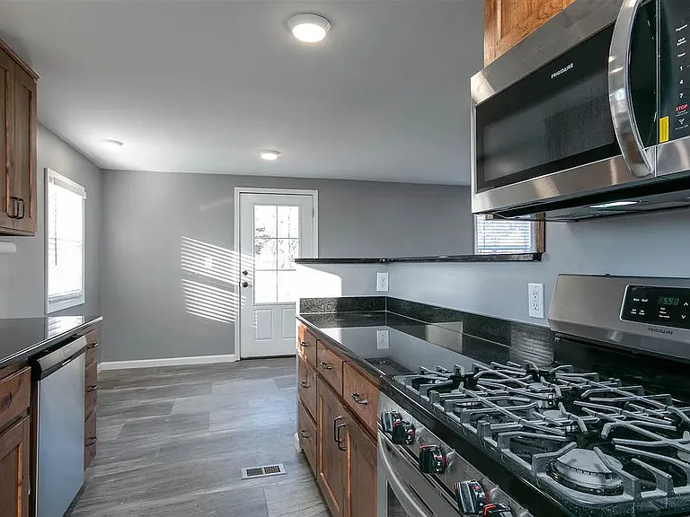6863 Anderson Ave — Photo 8