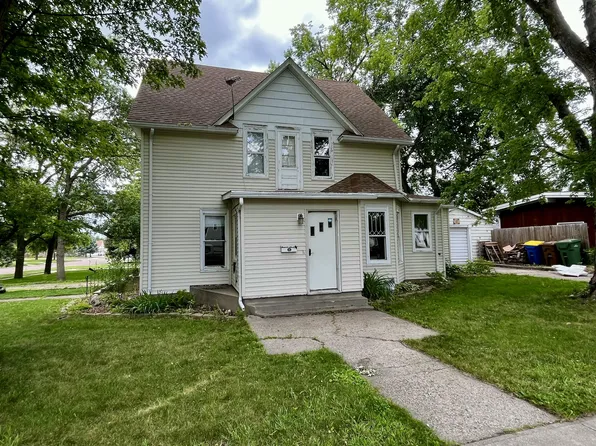 1025 3rd St, Brookings, SD 57006
