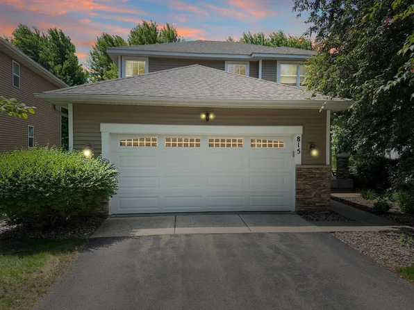 815 Newberry Ln, Chaska, MN 55318