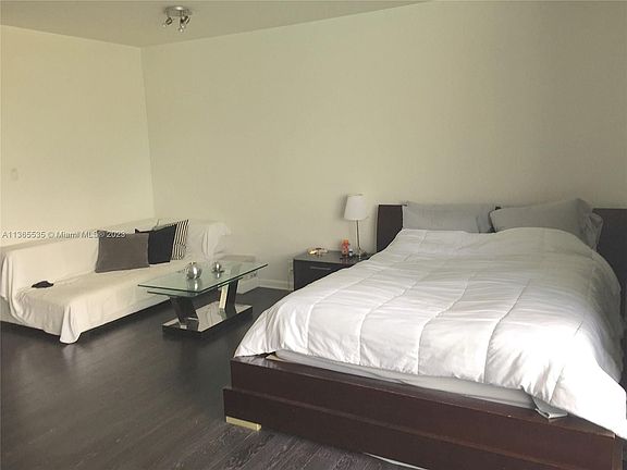 3rd image of 1000 West Ave APT 217