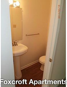 4th image of 1009 Foxcroft Ln APT 9
