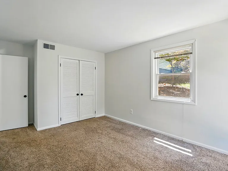 2413 Hoffman St — Photo 35