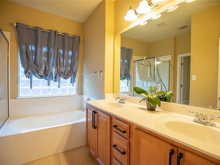 3806 Juniper Hills St — Photo 16