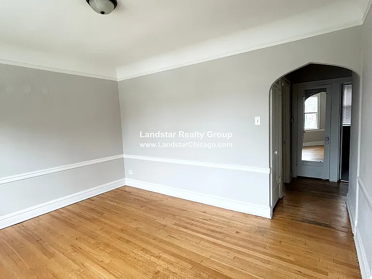 2905 N Kilbourn Ave #1 — Photo 5