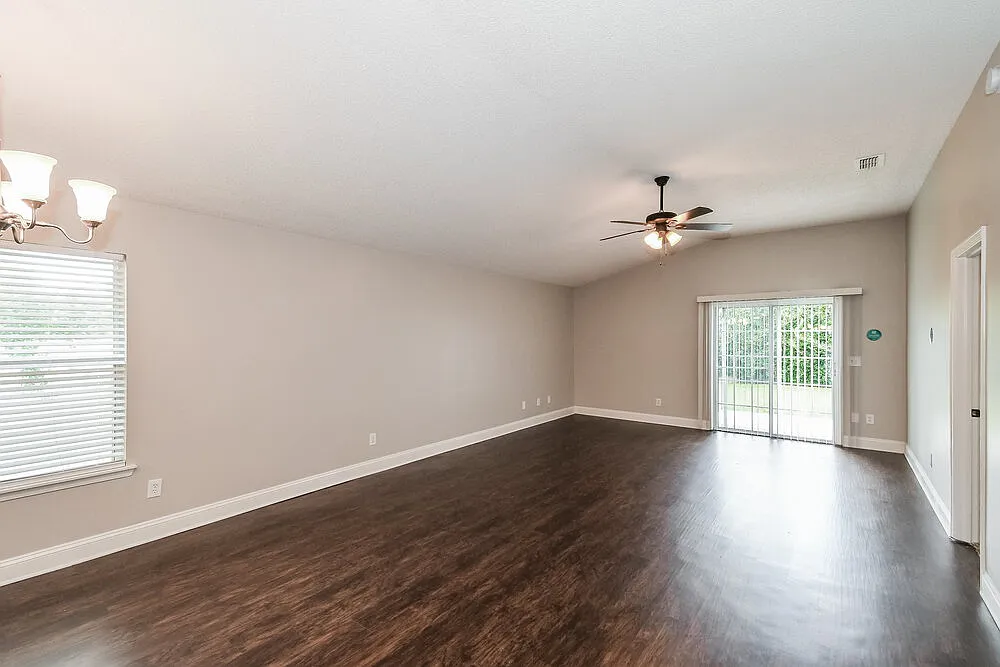 3 bed, 2.0 bath, 1630 sqft, $2,030 — Photo 3