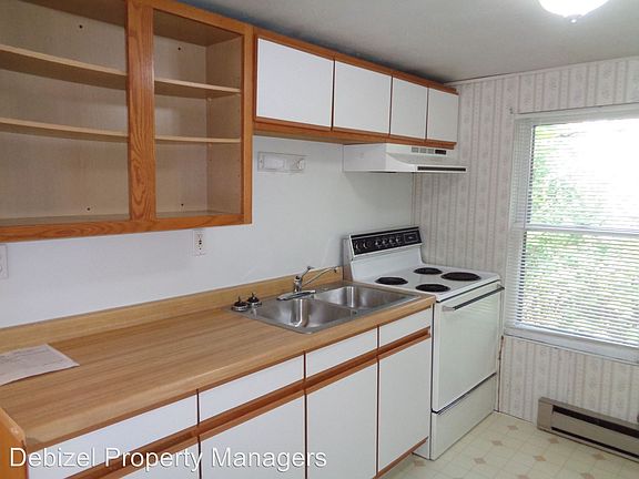 2nd image of 623 1/2 Beverly Hill Blvd