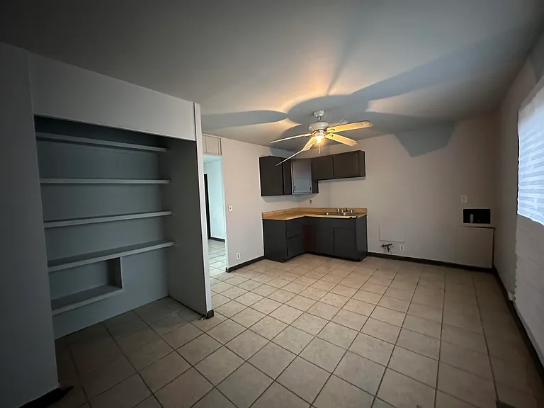 802 Knollcrest Dr — Photo 2