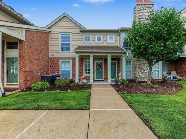 52268 Naugatuck Dr, Macomb, MI 48042